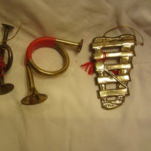 VTG 70'S SET OF METAL & BRASS MUSICAL INSTRUMENT ORNAMENTS